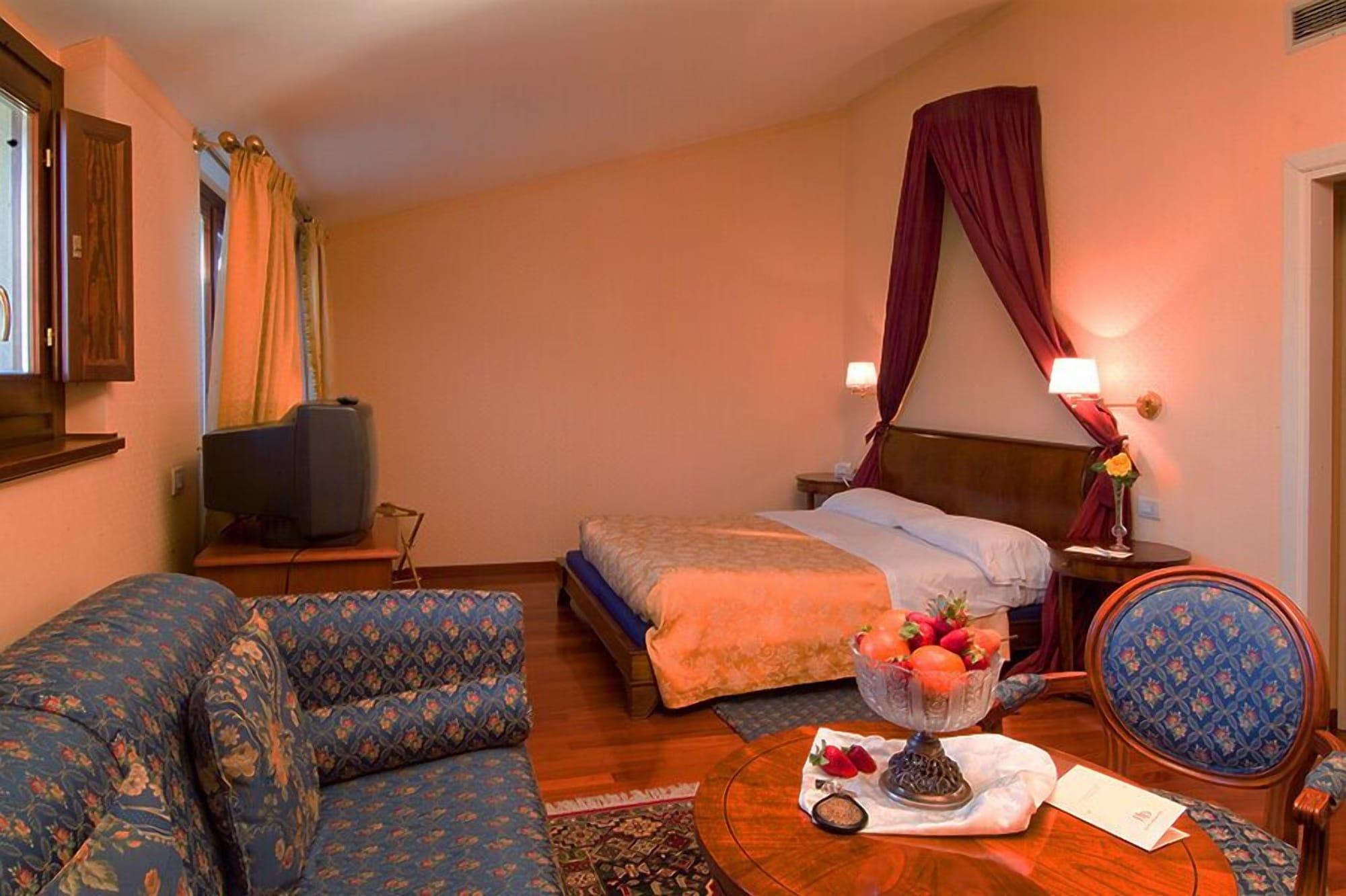 Hotel Bramante Todi Esterno foto