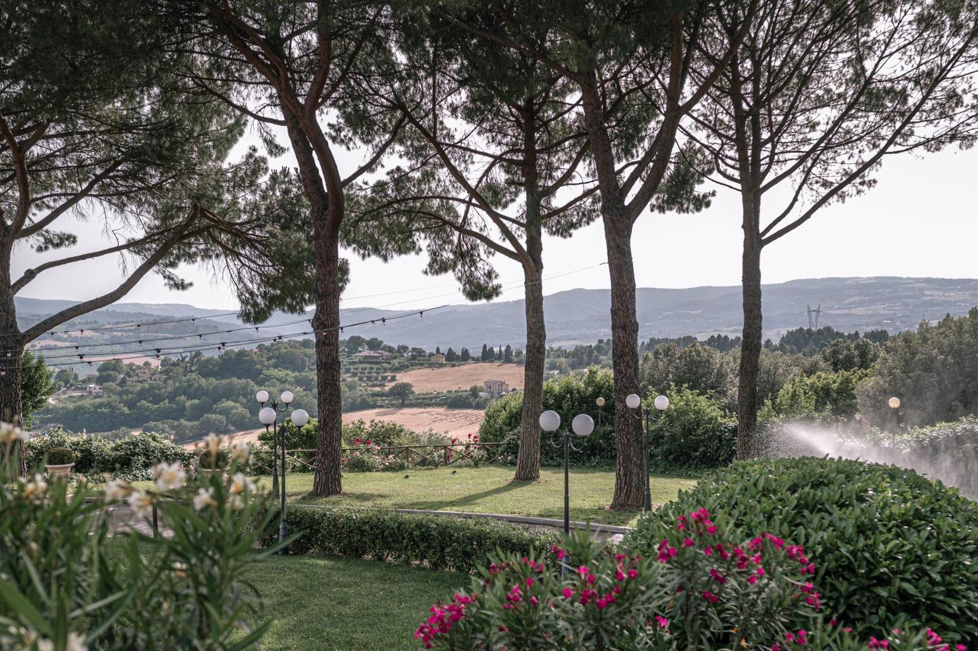 Hotel Bramante Todi Esterno foto